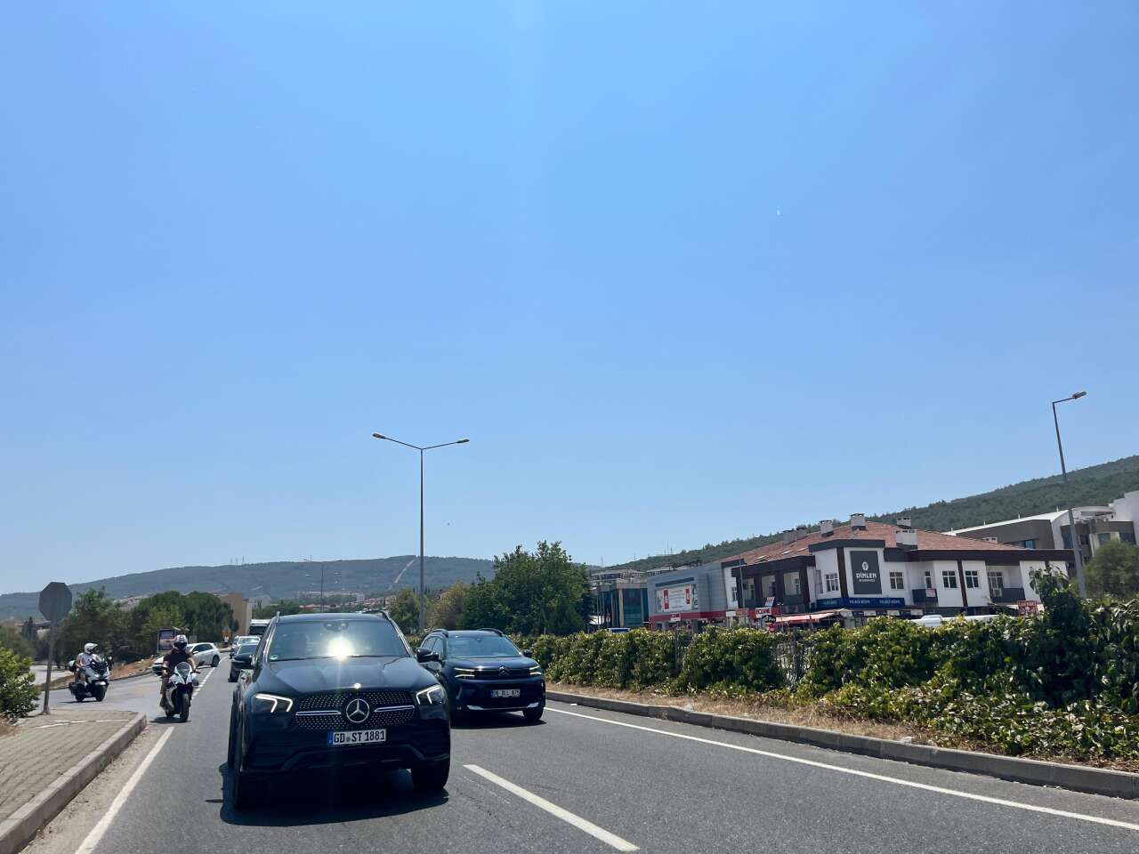 Menteşe’de Trafik Felç Oldu: Hastane Güzergâhında Uzun Araç Kuyrukları Oluştu 2